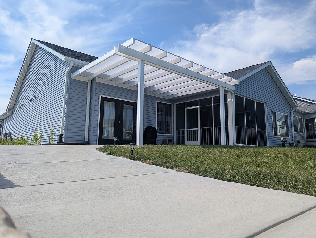 White covered pergola with white polycarbonate roof