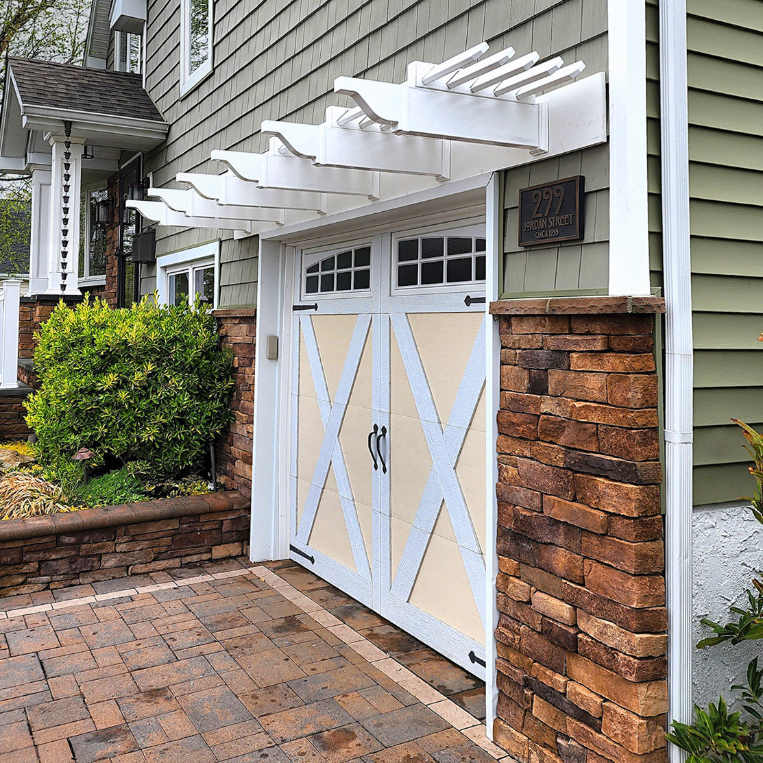 Eyebrow pergola kit with 2x12 vinyl beams from Heartland Pergolas