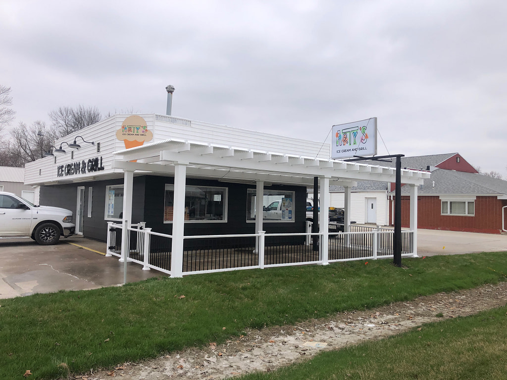 Outdoor eating area commercial pergola
