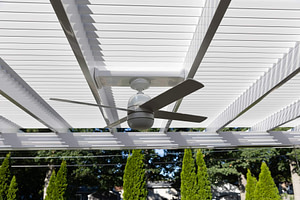 Close up of an outdoor fan attached to the Heartland Pergolas fan mount.