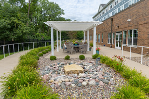 Side view of a large shade pergola over an assisted living patio