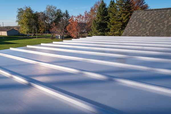 Overhead look at the polycarbonate pergola roof